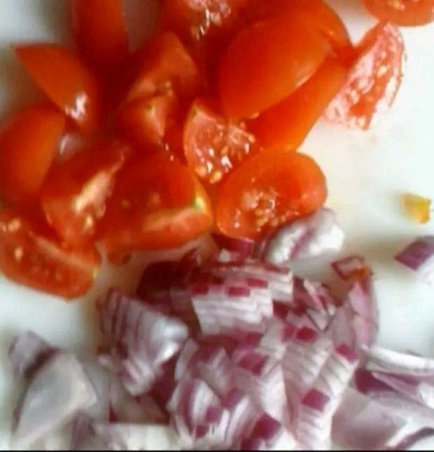 Surówka z sałaty, papryki, ogórka i pomidorków 