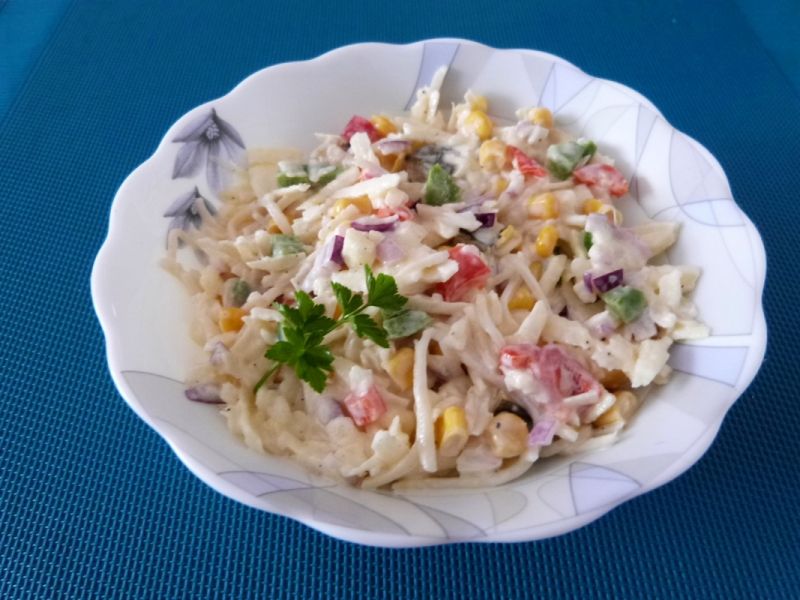 Surówka z selera i kukurydzy