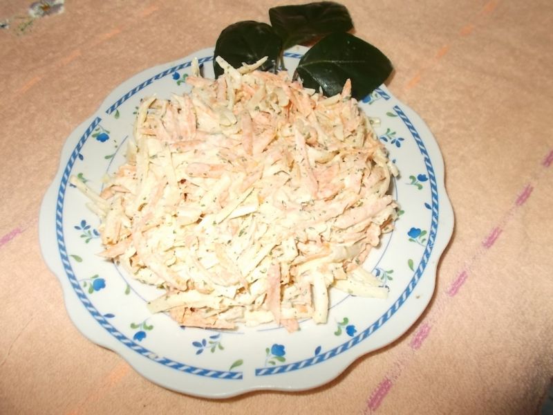 Surówka z selera i marchewką Surówka z selera i marchewką