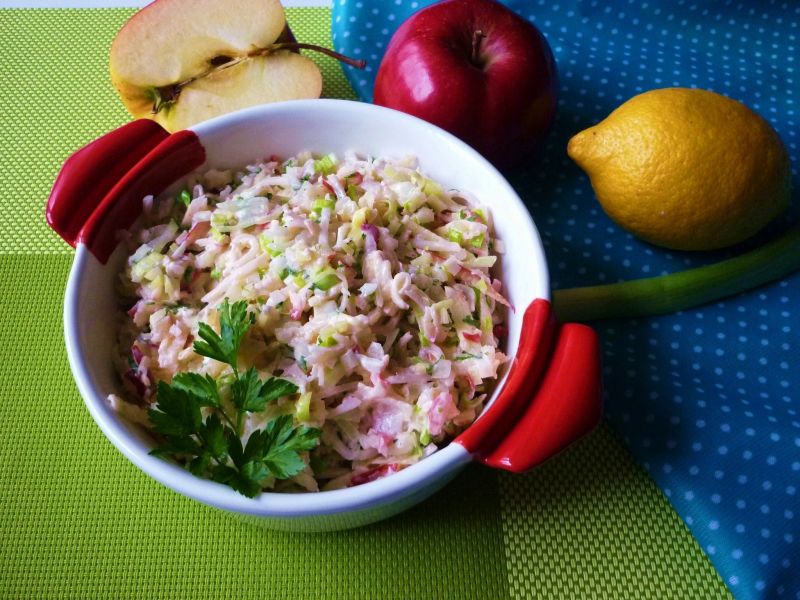 Surówka z selera i rzodkiewki