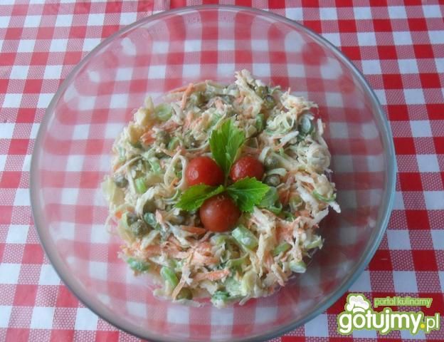 Surówka z selera, jabłka i pora