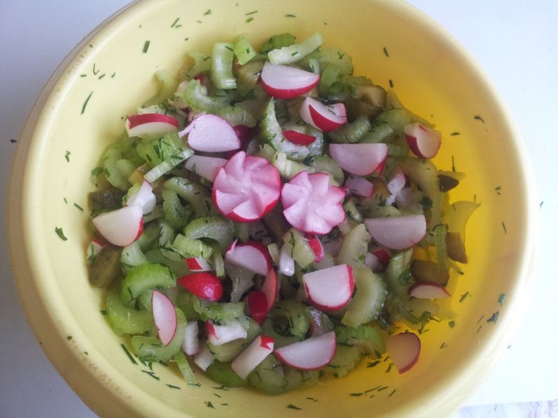 Surówka z selera naciowego z rzodkiewką wg. Irenki