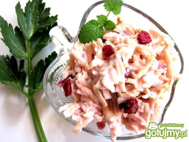 Surówka z selera z jabłkiem i  żurawiną Surówka z selera z jabłkiem i  żurawiną