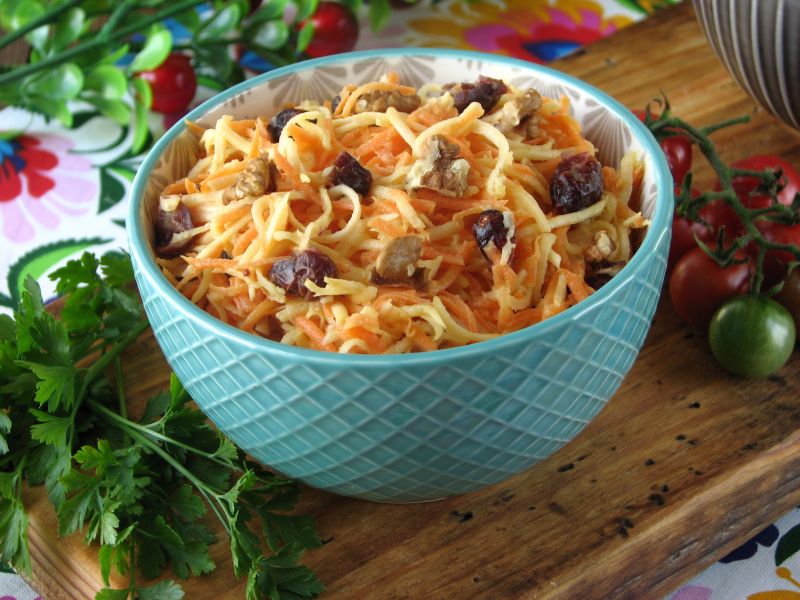 Surówka z selera z żurawiną Surówka z selera z żurawiną