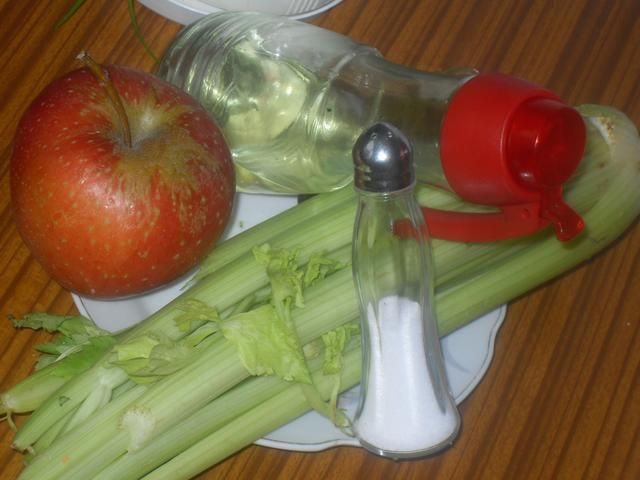 Surówka z selerów naciowych i nie tylko