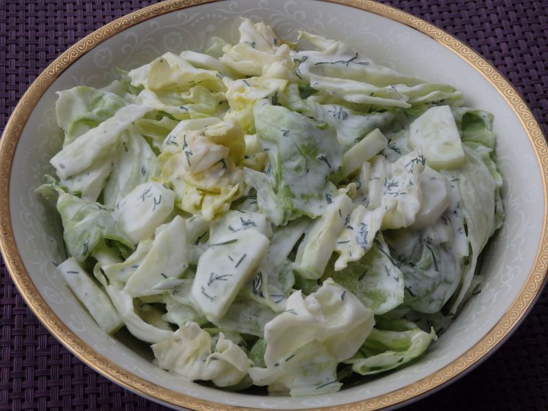 Surówka z sosem koperkowym Surówka z sosem koperkowym