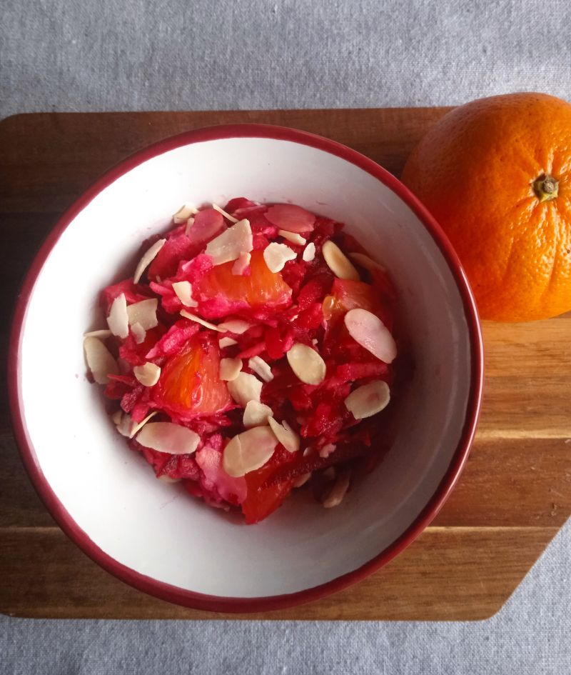 Surówka z tartych buraków i pomarańczy Surówka z tartych buraków i pomarańczy