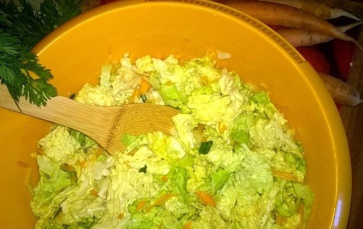 Surówka z włoskiej kapusty