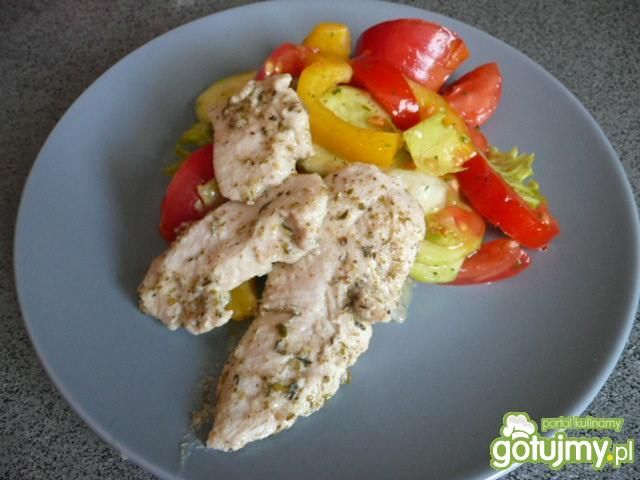 Surówka z żółtą papryką Surówka z żółtą papryką