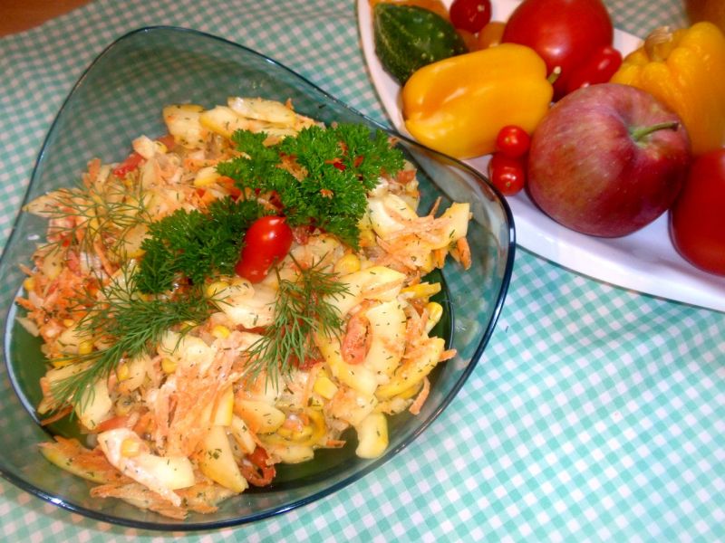 Surówka z żółtej cukinii z dodatkami Surówka z żółtej cukinii z dodatkami