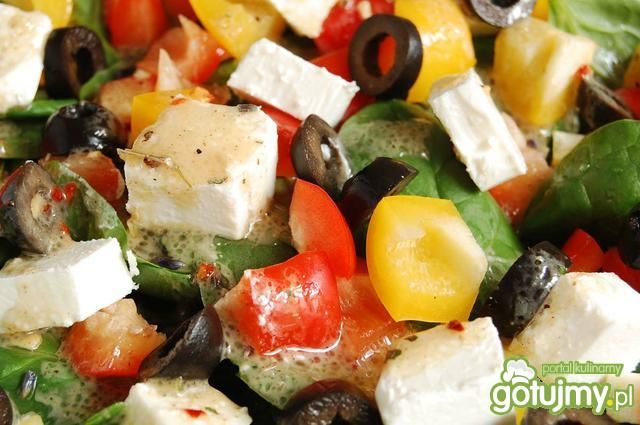 Surówka ze szpinakiem i fetą            