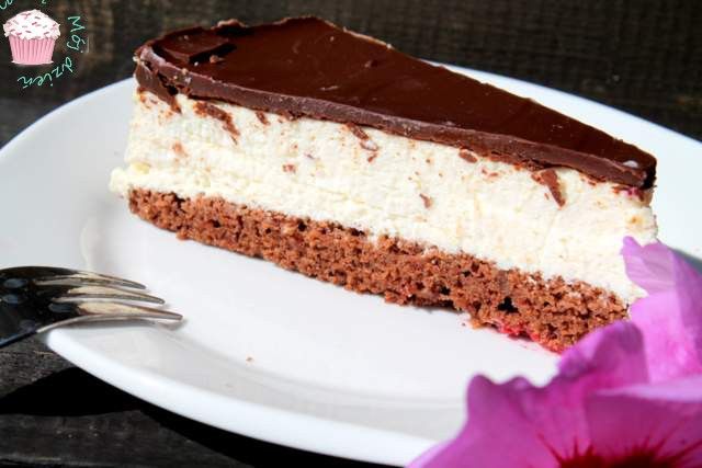 Surowy sernik na podpieczonym dole