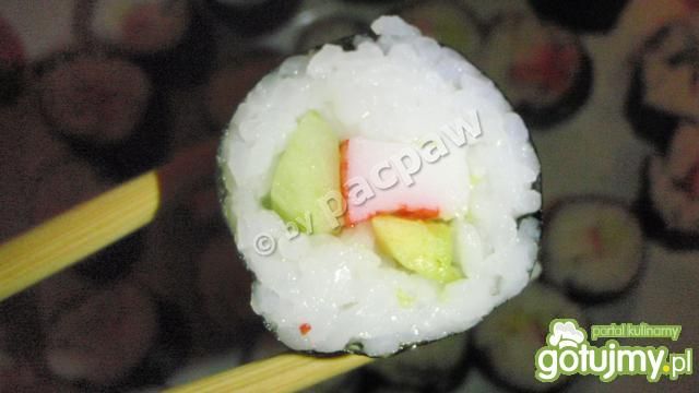 Sushi maki z paluszkami krabowymi Sushi maki z paluszkami krabowymi