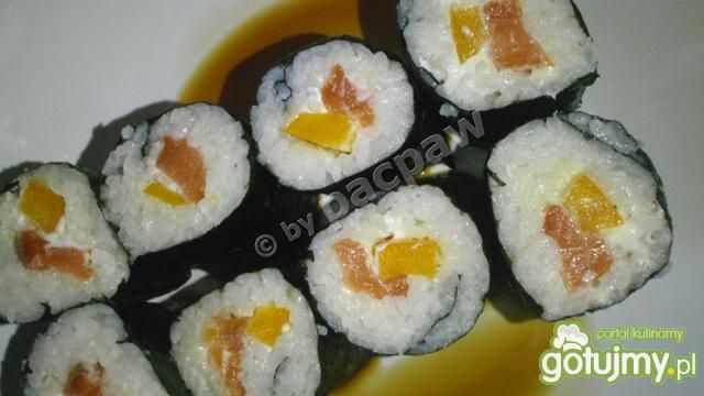 Sushi z łosiem wędzonym, papryką żółtą i Sushi z łosiem wędzonym, papryką żółtą i