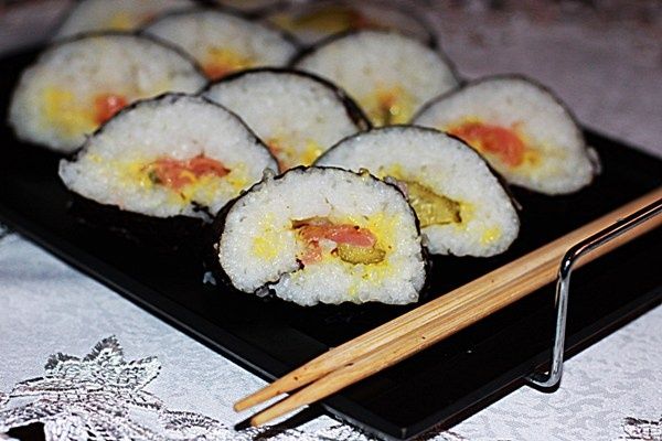 Sushi z łososiem Sushi z łososiem