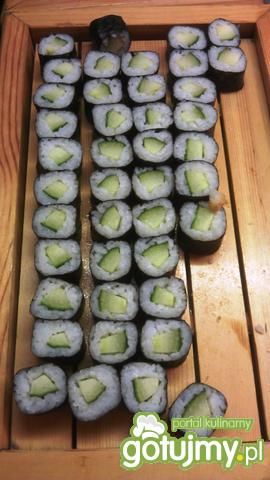 sushi z ogórkiem sushi z ogórkiem