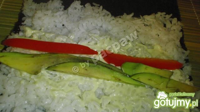 Sushi z paluszkiem krabowym, awokado