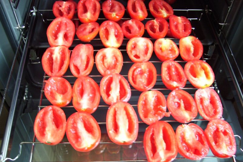 Suszone pomidory w oliwie z ziołami