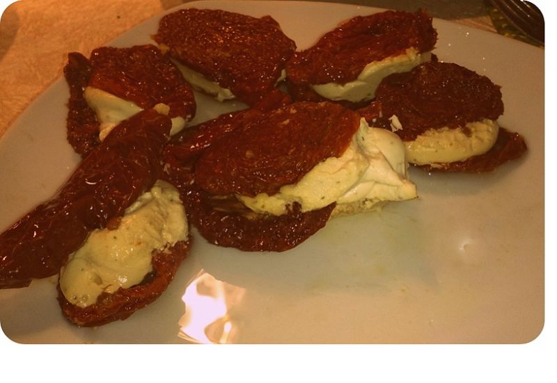 Suszone pomidory z serem mozzarella Suszone pomidory z serem mozzarella