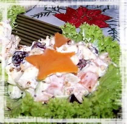 Świąteczna sałatka na karbowanej sałacie