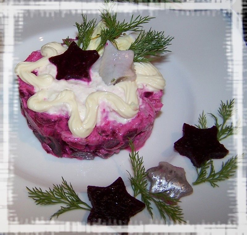 Świąteczna sałatka śledziowo buraczana Świąteczna sałatka śledziowo buraczana