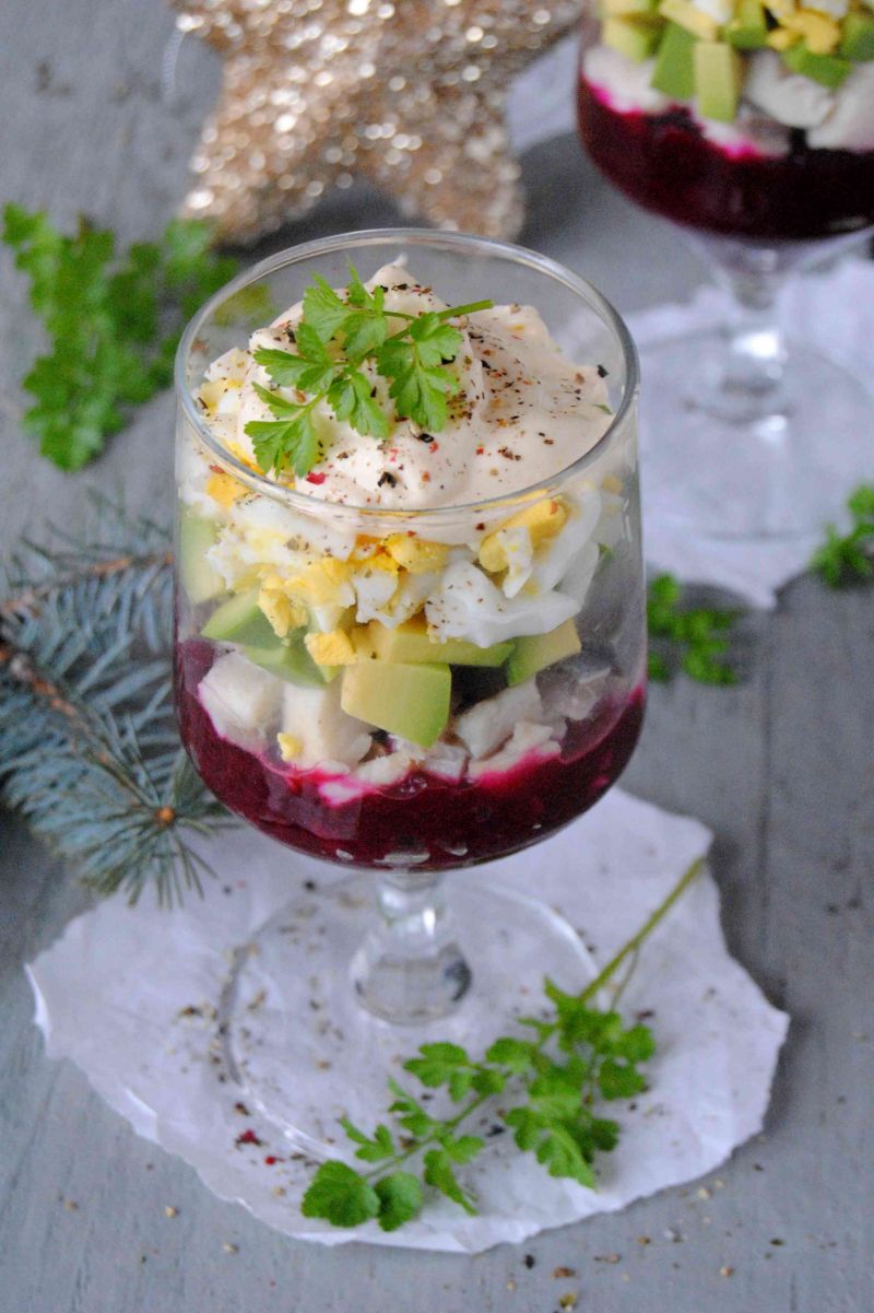 Świąteczna sałatka w pucharku