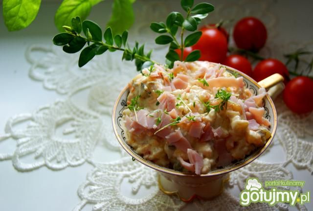 Świąteczna sałatka z szynką 
