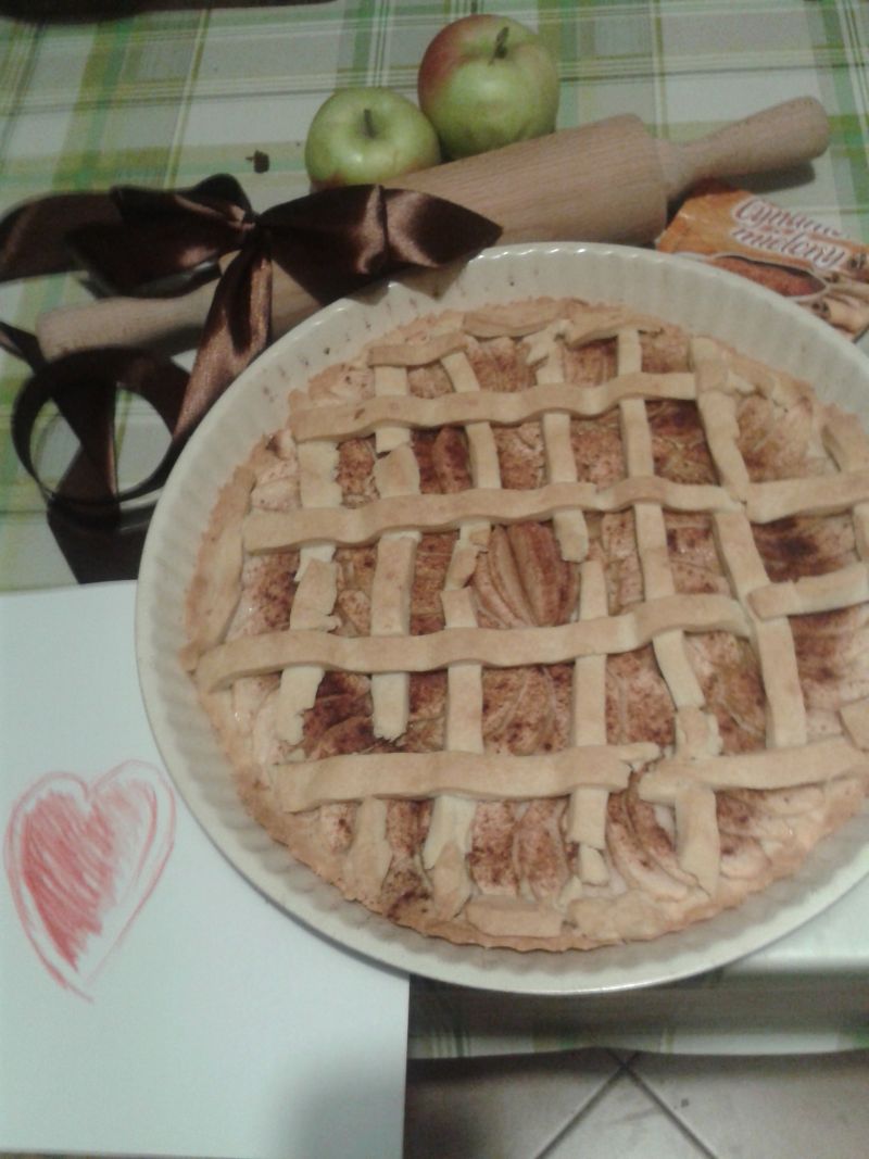 Świąteczna tarta jabłkowo-cynamonowa