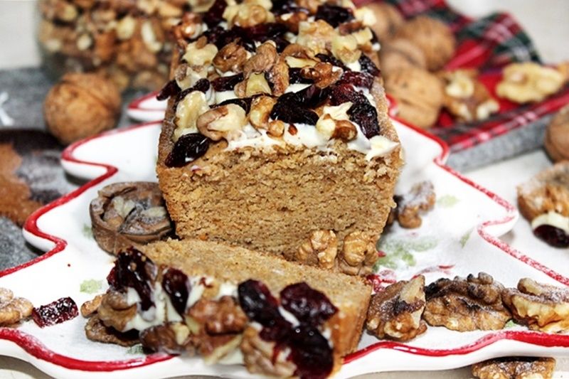 Świąteczne ciasto na białkach z masłem orzechowym