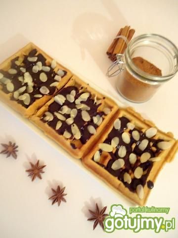 Świąteczne gofry piernikowe