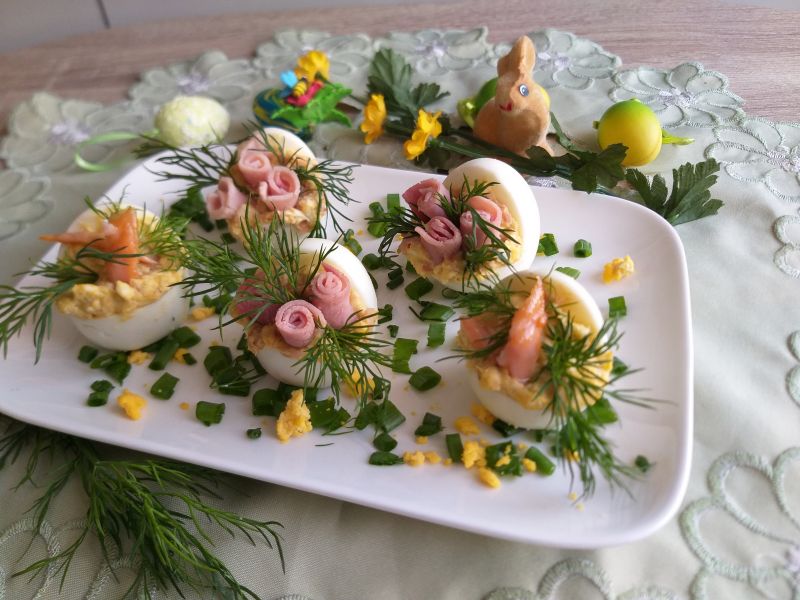 Świąteczne koszyczki z łososiem Świąteczne koszyczki z łososiem