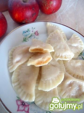 Świąteczne pierogi z jabłkami