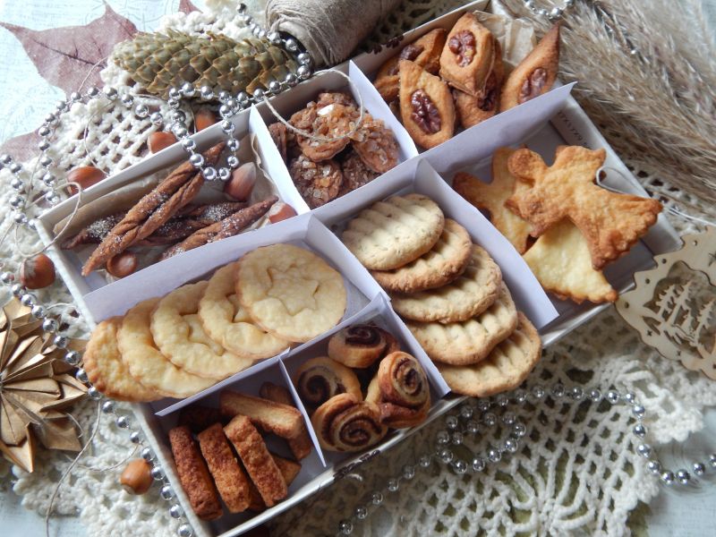 Świąteczne pudełko z ciastkami