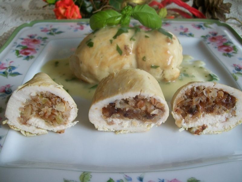 Świąteczne roladki z kaszą gryczaną i śliwkami