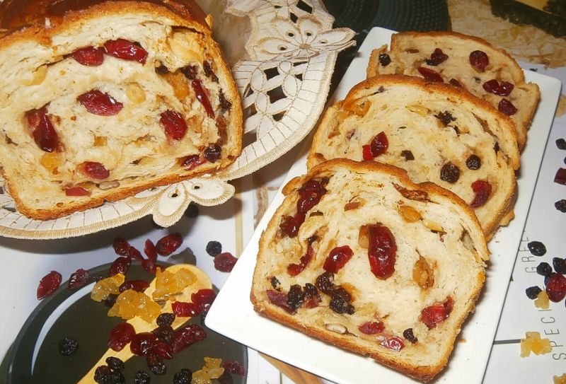 Świąteczny chlebek z bakaliami Świąteczny chlebek z bakaliami