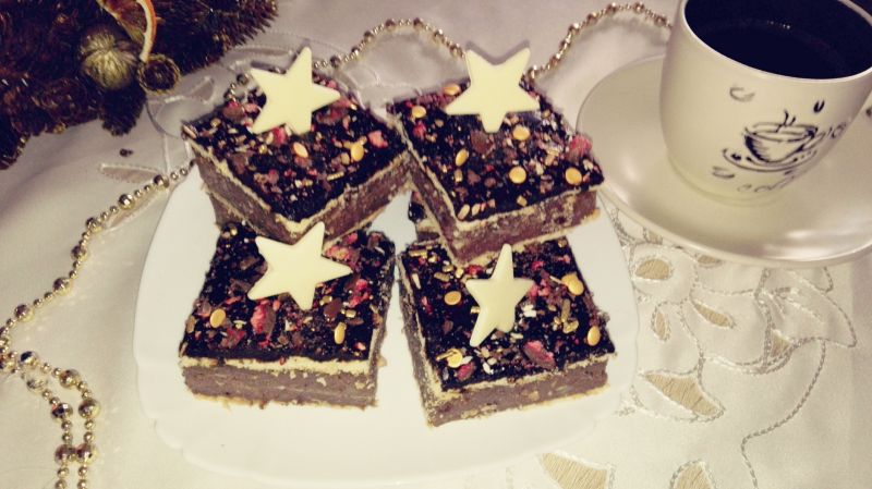 Świąteczny deser z orzechami laskowymi i migdałami