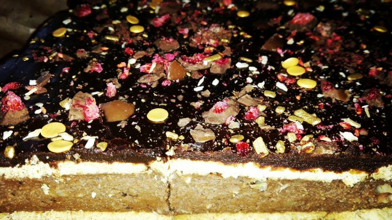 Świąteczny deser z orzechami laskowymi i migdałami