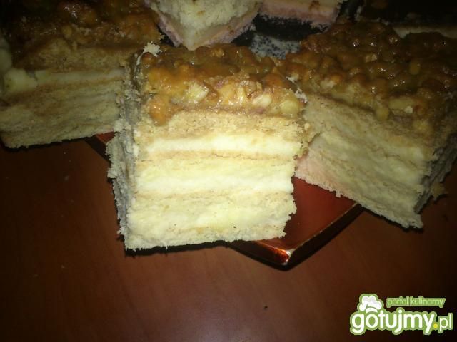 Świąteczny miodownik z orzechami