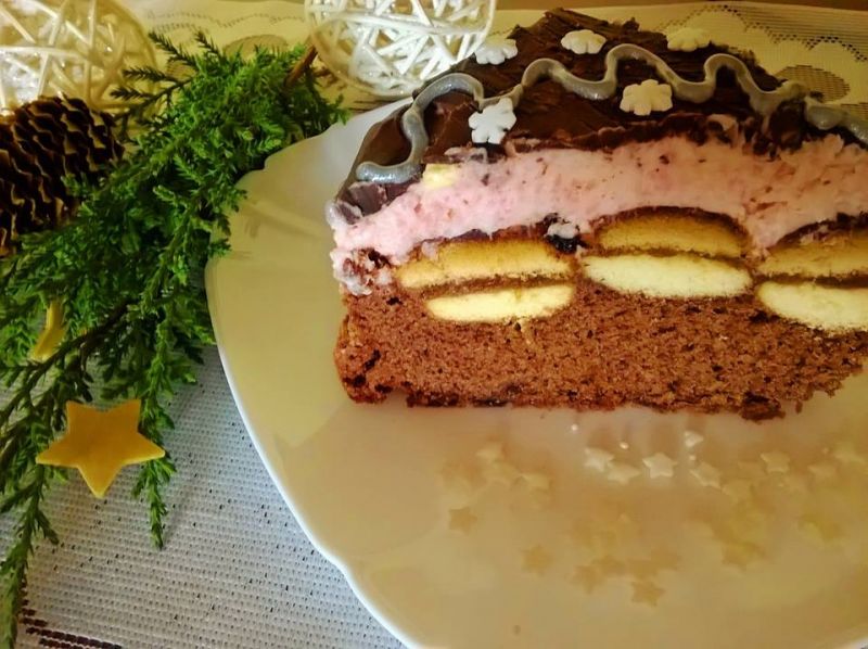 Świąteczny murzynek o smaku piernika z kremem