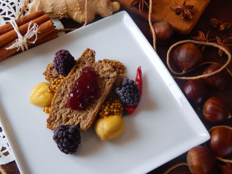 Świąteczny pasztet z gęsi z pieczonymi kasztanami Świąteczny pasztet z gęsi z pieczonymi kasztanami