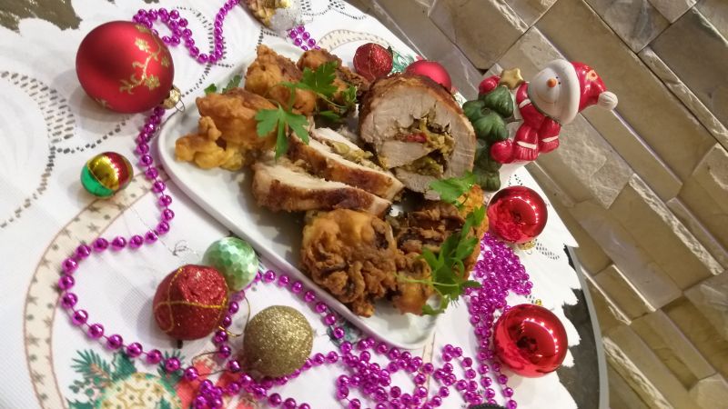 Świąteczny schab z oliwkami i kalafiorem