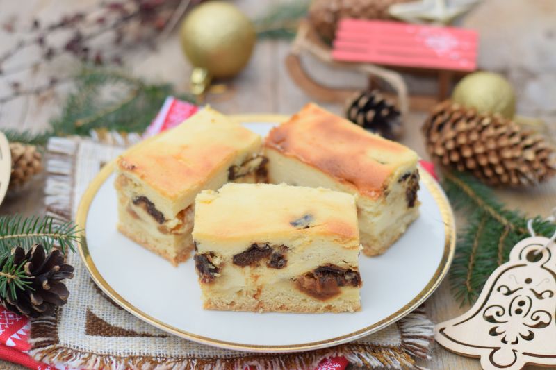 Świąteczny sernik z suszonymi owocami 