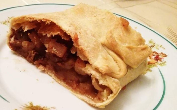 Świąteczny strudel jabłkowy