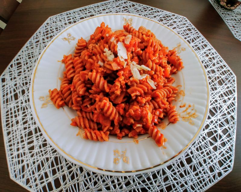 Świderki w sosie a'la bolognese z warzywami