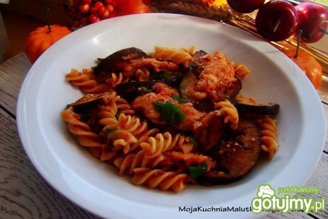 Świderki z bakłażanem i mięsem sojowym 