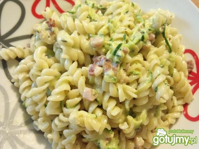 Świderki z boczkiem i cukinią