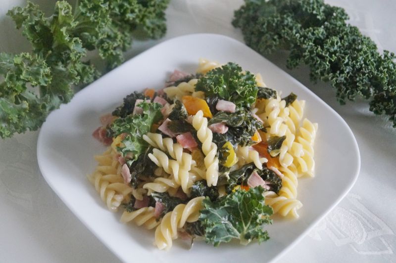 Świderki z jarmużem i szynką Świderki z jarmużem i szynką