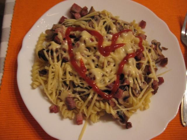 Świderki z pieczarkami i boczkiem