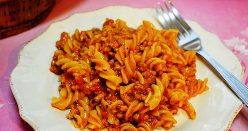 Świderki z sosem bolognese