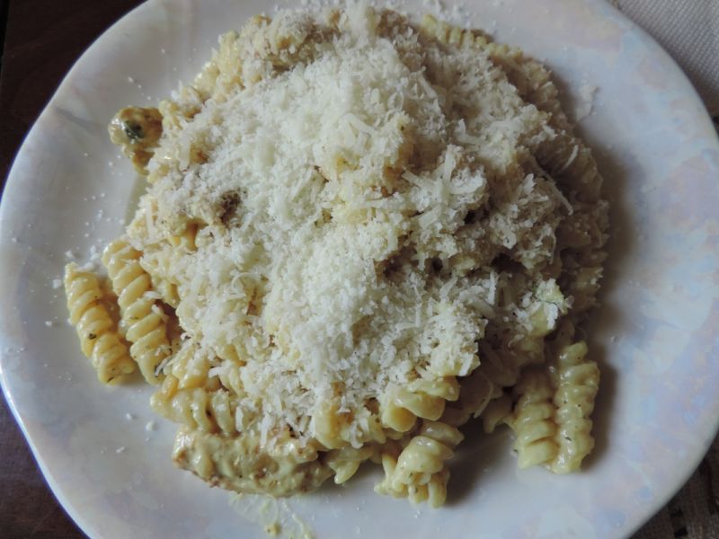 Świderki z sosem śmietanowo-serowym Świderki z sosem śmietanowo-serowym